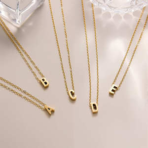 Collar de <span class=keywords><strong>Moda</strong></span> con 26 Letras Inglesas en Acero Inoxidable y Oro de 18K para Mujer, Diseño Simple, No se Desvanece, Cadena para Clavícula - Product Image 1