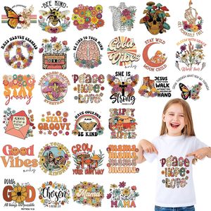 Transferts thermocollants rétro, groovy et hippie pour T-shirts, transferts DTF avec citations positives, prêts à poser, motifs Flower Power et patchs papillon - Product Image 1