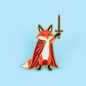 Nouveauté : Broche émaillée Chevalier Renard – Mignon Renard Rouge avec Épée, Badge Métallique Fantaisie pour Amateurs d'Animaux Médiévaux et Cadeaux - Product Image 6