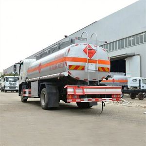 Camion-citerne Dayun 4x2 neuf, capacité 1000 litres, pour le transport d'huile de palme - Product Image 6