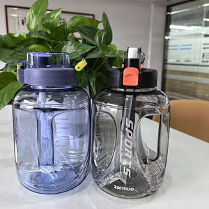 Botella de Agua Deportiva de Gran Capacidad para Verano, Ecológica, Portátil, Resistente al Calor, con Tapa y Cuerda - Product Image 1