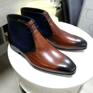 Botas cortas de cuero para hombre, estilo moderno y elegante, con punta en pico, botas chukka de trabajo para hombre, hechas a mano y de lujo. - Product Image 3