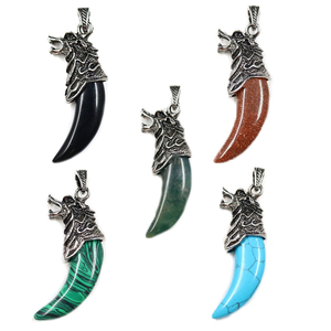 Collana con ciondolo a forma di dente di lupo con ciondolo intagliato in pietra di cristallo naturale all'ingrosso di gioielli di moda - Product Image 3