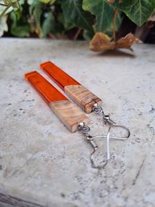 Boucles d'oreilles tendance en résine et bois, bijoux légers faits à la main, pièces de style affirmé, cadeau idéal pour un usage quotidien - Product Image 5