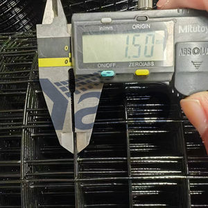 Malla de Alambre Soldada Recubierta de Vinilo Negro, Tamaño 1 Pulgada, Rollos de 2 pies x 100 pies - Product Image 6