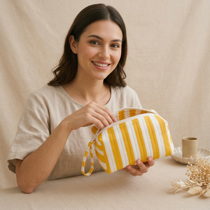 Trousse de Toilette de Voyage Matelassée en Coton de Luxe à Rayures Audacieuses, Grande Capacité, Organisateur de Maquillage, Personnalisation de Marque, Fabrication - Product Image 1
