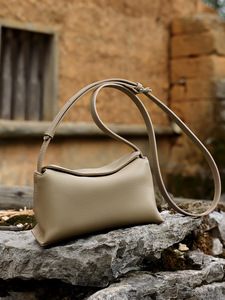 Bolso Bandolera <span class=keywords><strong>de</strong></span> Cuero Genuino Ligero <span class=keywords><strong>de</strong></span> 0.42 kg para Mujer, Bolso Mensajero Versátil para Uso Diario, Bolso con Solapa y Costuras <span class=keywords><strong>de</strong></span> Alta Precisión - Product Image 5