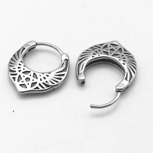 Pendientes Huggie de yunnique, diseño geométrico de estrella de acero de titanio, patrón circular triangular, joyería de moda - Product Image 3