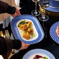 Service de table en porcelaine de luxe, motif géométrique bleu, bord doré, assiettes, bols, mariage, hôtel, style européen élégant