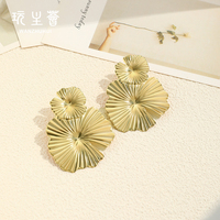 Vente en gros de boucles d'oreilles en forme de double fleur pour femmes boucles d'oreilles exagérées en métal avec accessoire de mode personnalisé