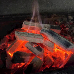 Carbón de briquetas de aserrín de madera dura OEM de Vietnam para barbacoa, combustible sin humo, alto en carbono, bajo en cenizas, de larga duración (6 horas), proveedor - Product Image 1