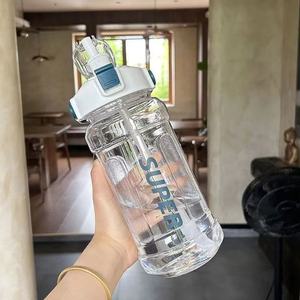 Bouteille d'eau sport 2L avec paille pour le fitness en plein air et les étudiants, en plastique - Product Image 4