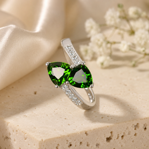 Bague Triangle Élégante et Luxueuse pour Femme, Bijou d'Index Tendance - Product Image 2