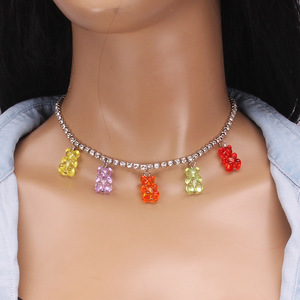 Collar con colgante de oso de resina con incrustaciones de diamantes, cadena de garra, joyería de moda, estilo fiesta, collar con dije multicolor - Product Image 5