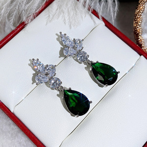 Pendientes de Flor de Tres Hojas para Mujer, Diseño Floral Elegante para Novia, Joyería de Moda - Product Image 5