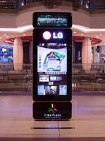 Kiosque d'affichage numérique LED extérieur étanche personnalisé avec écran tactile sur pied pour les arrêts de bus et la signalisation routière