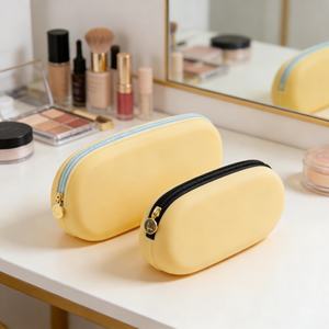 กระเป๋าเครื่องสำอางซิลิโคนทรงสี่เหลี่ยมผืนผ้าสุดหรูพร้อมซิป - Product Image 1