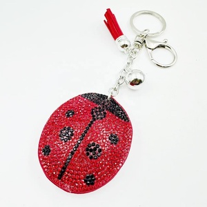 Llavero de mariquita roja con pedrería brillante y cristal, colgante para bolso, llavero de insecto, llavero de escarabajo de la suerte - Product Image 4