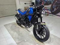Benelli Leoncino 250 Moto de rue rétro style Scrambler, haute garde au sol, Motos à essence