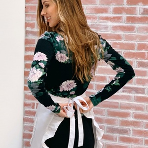 Tabliers personnalisés en polyester rose pour femmes, usage cuisine et salon, avec volants et poches, logo personnalisé, cadeau pour hôtesse, origine américaine - Product Image 6