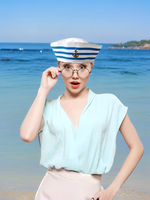 Chapeaux de marin à rayures bleues et blanches en gros, avec ancre dorée, pour fêtes nautiques et déguisements de yacht