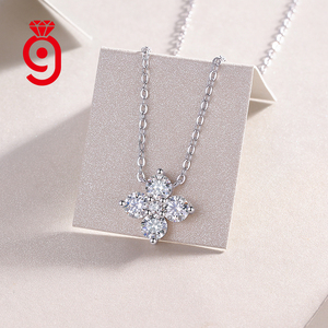 Beliebter Vierblättriger Klee Moissanit-Anhänger S925 Silber Modische Halskette Luxus-Schmuck für Damen Tägliches Tragen & Geschenke - Product Image 1