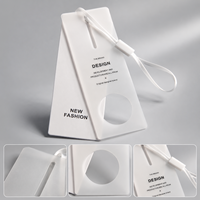 Étiquettes de vêtements personnalisées haut de gamme avec gaufrage et débossage, logo personnalisé, papier mat, étiquettes de prix pour les marques de mode