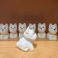 Figurine de chien West Highland sculptée à la main en bois de tilleul, statue de chiot Westie miniature peinte en bois, décoration de bureau, ornement animalier, cadeau