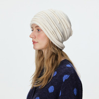 Bonnet en tricot plissé texturé à rayures horizontales pour femme, style décontracté et froncé, idéal pour l'hiver