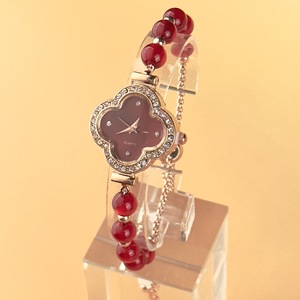 นาฬิกาควอตซ์หรูหราสำหรับผู้หญิงสร้อยข้อมือประดับรูปใบโคลเวอร์สี่<span class=keywords><strong>ใบ</strong></span>มีสไตล์พอยเตอร์แก้วแฟชั่นสปอร์ตชาร์ม - Product Image 3