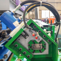Machine de formage à froid de profilés en C pour charpentes en acier et poutrelles de toiture pour panneaux solaires montés au sol