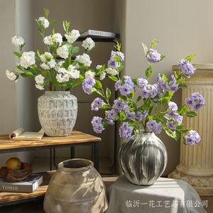 Flor de Camelia Artificial de Yihua Floral Art, Flor de Seda Blanca y Morada, Decoración para el Hogar, Estilo Rústico, Adorno para Sala de Estar - Product Image 1