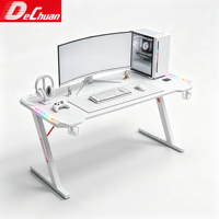 Bureau de jeu RGB Foshan Furniture White Z-Frame avec surface en fibre de carbone et porte-gobelet