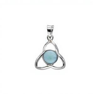 Pendentif Triskelion en argent sterling avec sertissage Larimar, bijou minimaliste géométrique unisexe pour tous les jours - Product Image 1