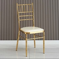 Chaise d'événement empilable de luxe avec cadre doré ou argenté et coussin rembourré pour mariage et salle de banquet