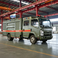 Nouveau camion de pompiers Isuzu à double cabine Amy Green 5 000 litres 950 gallons 4x2 Diesel Euro 3 avec réservoir d'eau