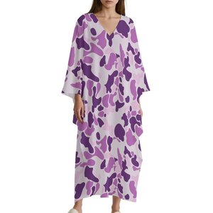 Caftano Kimono da Spiaggia <span class=keywords><strong>con</strong></span> Stampa Camouflage Viola, Vestito <span class=keywords><strong>Lungo</strong></span> Maxi Boho Fluido <span class=keywords><strong>con</strong></span> Scollo <span class=keywords><strong>a</strong></span> V e <span class=keywords><strong>Maniche</strong></span> <span class=keywords><strong>a</strong></span> <span class=keywords><strong>Pipistrello</strong></span>, Taglie Forti, per Vacanze - Product Image 1