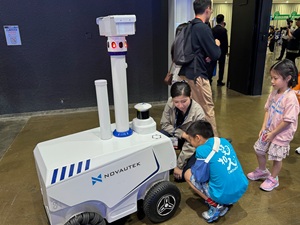 Autonomous Mobile Security Patrol <strong>Robot</strong> with Video Surveillance Camera for Plaza Patrolling - Product Image 3