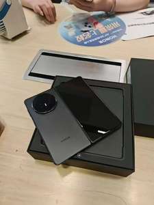 Nouveau téléphone pliable Honor Magic V5 5G Octa Core 7,95 pouces 120Hz Snapdragon 8 OLED 50MP Triple caméra 6100mAh CDMA Français/Espagnol - Product Image 4