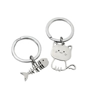 Porte-clés en acier inoxydable léger en forme de chat de dessin animé et d'os de poisson, cadeau idéal pour les meilleurs amis, les couples, les garçons et les filles