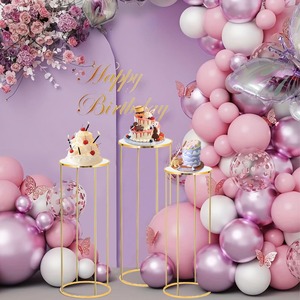 Table de gâteau de mariage en métal de luxe avec centre de table de fleurs séchées pour les décorations de fête et de mariage - Product Image 5