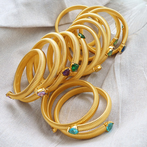 Brazalete Elástico con Diseño de Hueso de Serpiente e Incrustaciones de Circonio, Joyería Unisex para Fiestas, Tono Dorado, Brazalete de Moda - Product Image 4