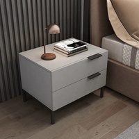 Mesita de Noche Zayshine Italiana Minimalista de Lujo, Color Blanco Arroz, Marco de Madera Maciza, Patas de Metal, Dos Cajones para el Dormitorio, Venta al por Mayor