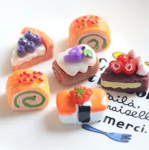 Sushi lucu coklat stroberi resin rumah boneka miniatur makanan 3d makanan penutup sarapan kartun dekorasi pesta Natal favo