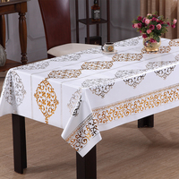Nappe en vinyle florale RNPT avec imprimé feuilles or et argent bicolore, bordure rayée et support en tissu pour la salle à manger