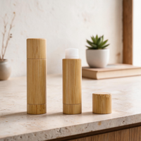Tube de baume à lèvres en bambou rechargeable haute performance avec design rechargeable, idéal pour le bureau, la chambre et l'extérieur