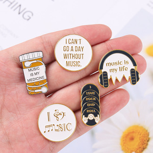 Broches en alliage pour e-commerce, badges créatifs en forme <span class=keywords><strong>de</strong></span> casque audio et <span class=keywords><strong>de</strong></span> ruban, peints à la four, pour vêtements et accessoires - Product Image 2