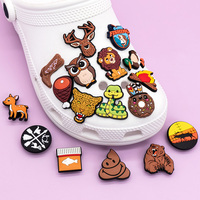 Venta al por mayor de dijes de PVC para zapatos, decoraciones para zuecos con temática de pesca y jardín, dijes personalizados de ciervo, pato, perro para calzado deportivo al aire libre.