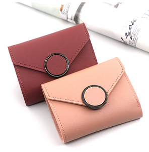 Portefeuilles courts pour femmes à prix de gros, fermeture à rabat, motif lettres, doublure PVC, porte-monnaie en cuir PU imperméable - Product Image 2