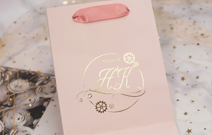 Bolsas de Regalo de Papel Rosa con Logotipo Personalizado de Lujo, Estampado en Oro - Product Image 5